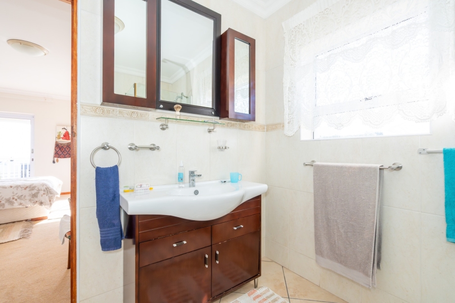 5 Bedroom Property for Sale in Myburgh Park Western Cape